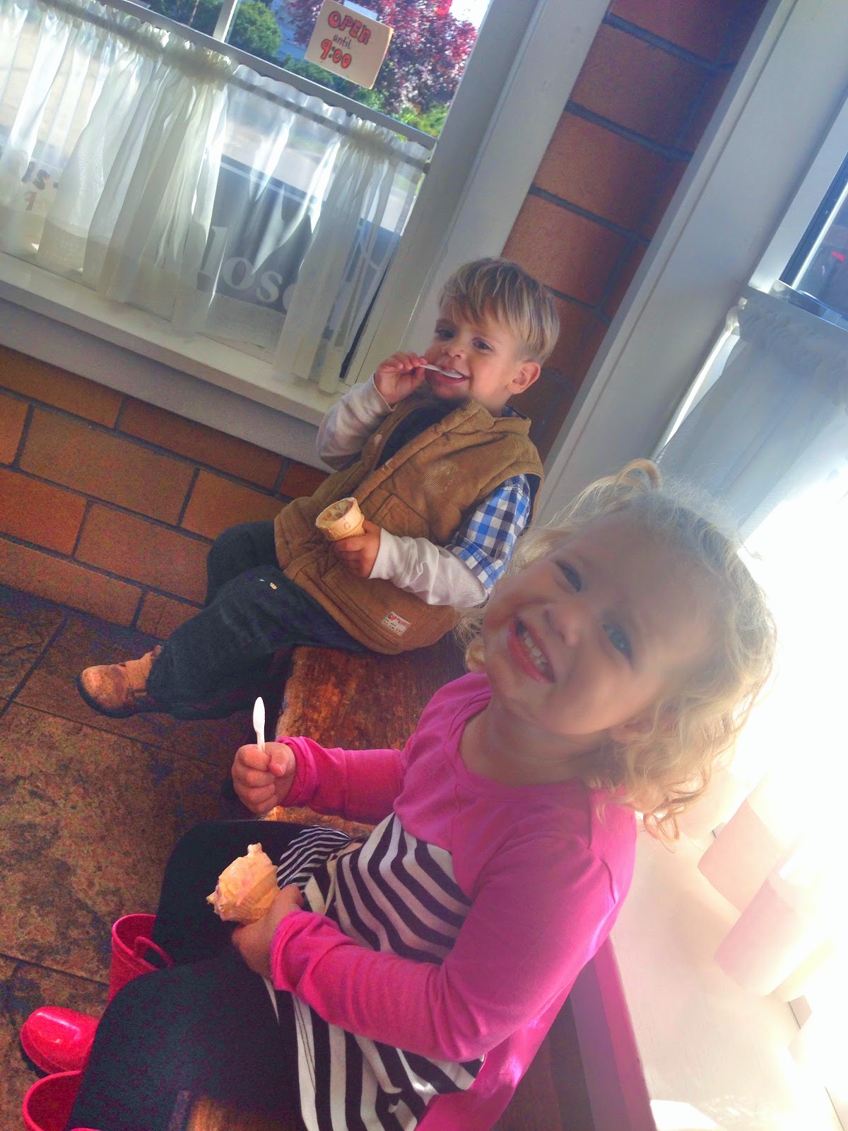 Roz & Cylis eating ice cream.jpg