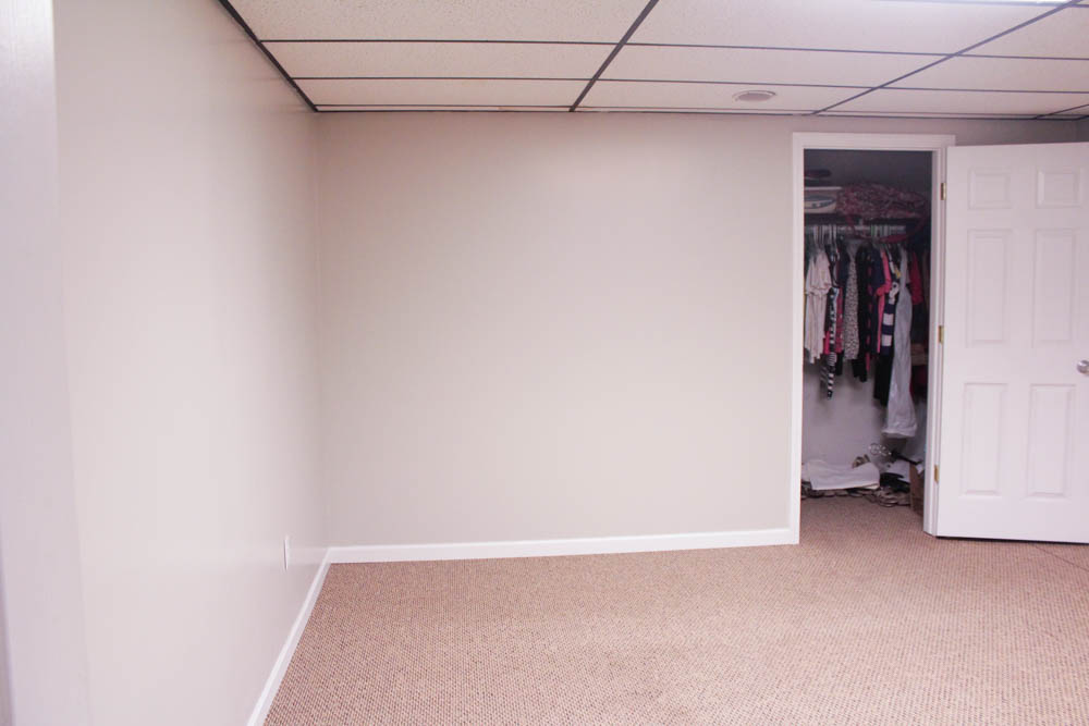  Looking into the bedroom from entrance door. 