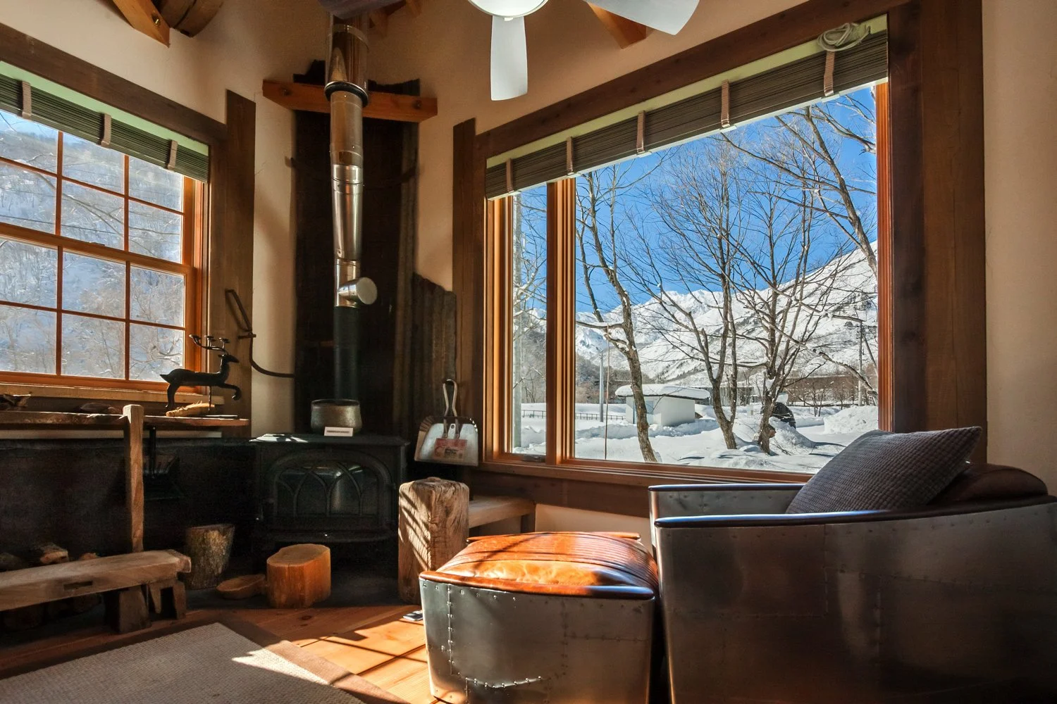 ags-chalet-03-living.jpg