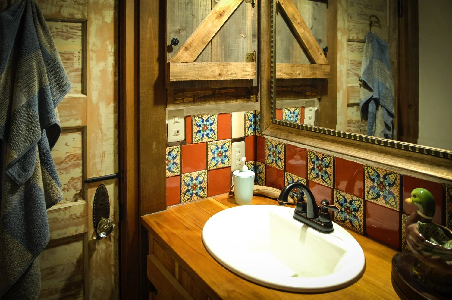 ags-chalet-23-bath-upstairs.jpg