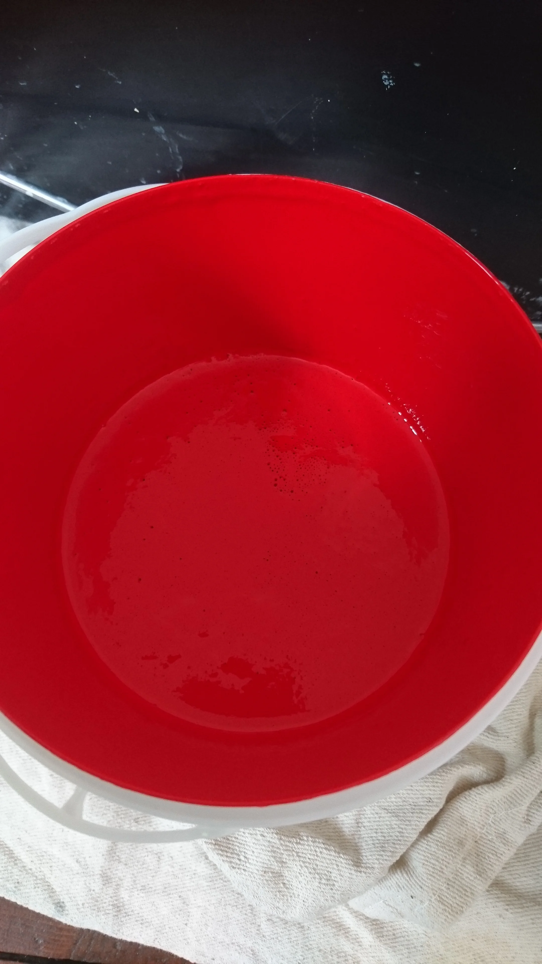 Out of the pot the paint was very smooth, unlike some of the major UK brands, with no scum or bits in sight