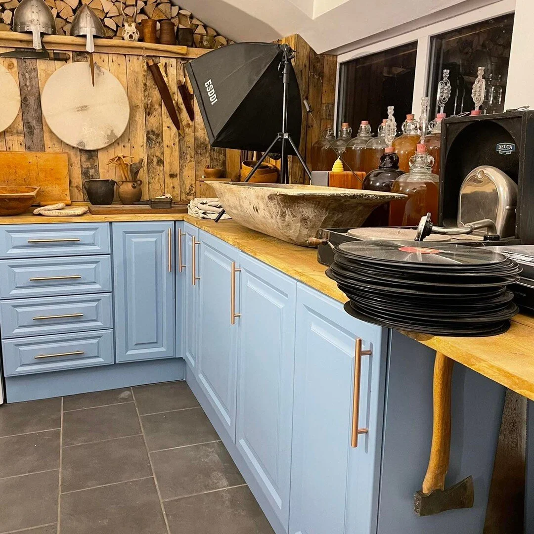 Final job of the year was to finish off this Viking Kitchen for my other job as the Saxon Forager 

Fitted and finished for next to nothing, the Kitchen itself was reclaimed after removal from another Kitchen someone was throwing out and most of the 