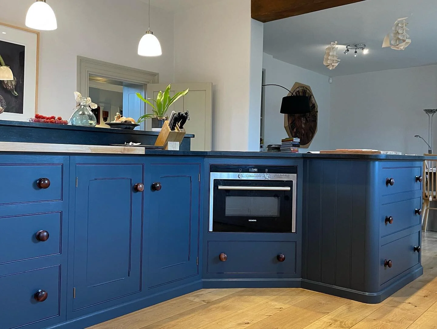 Nice job just wrapped up repainting these units. Colours are @benjaminmooreuk &lsquo;blue note&rsquo; and &lsquo;Swiss coffee&rsquo;

#kitchencabinets #kitchenredec #kitchenpainting #kitchen #swisscoffee #bluenote #paintlikenoother