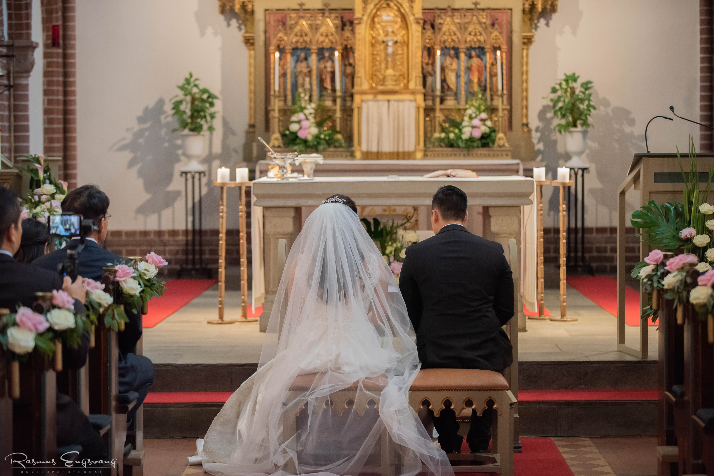 Odense_Bryllupsfotograf_Katolsk_Bryllup_Vielse_Sankt_Albani_Kirke-319.jpg