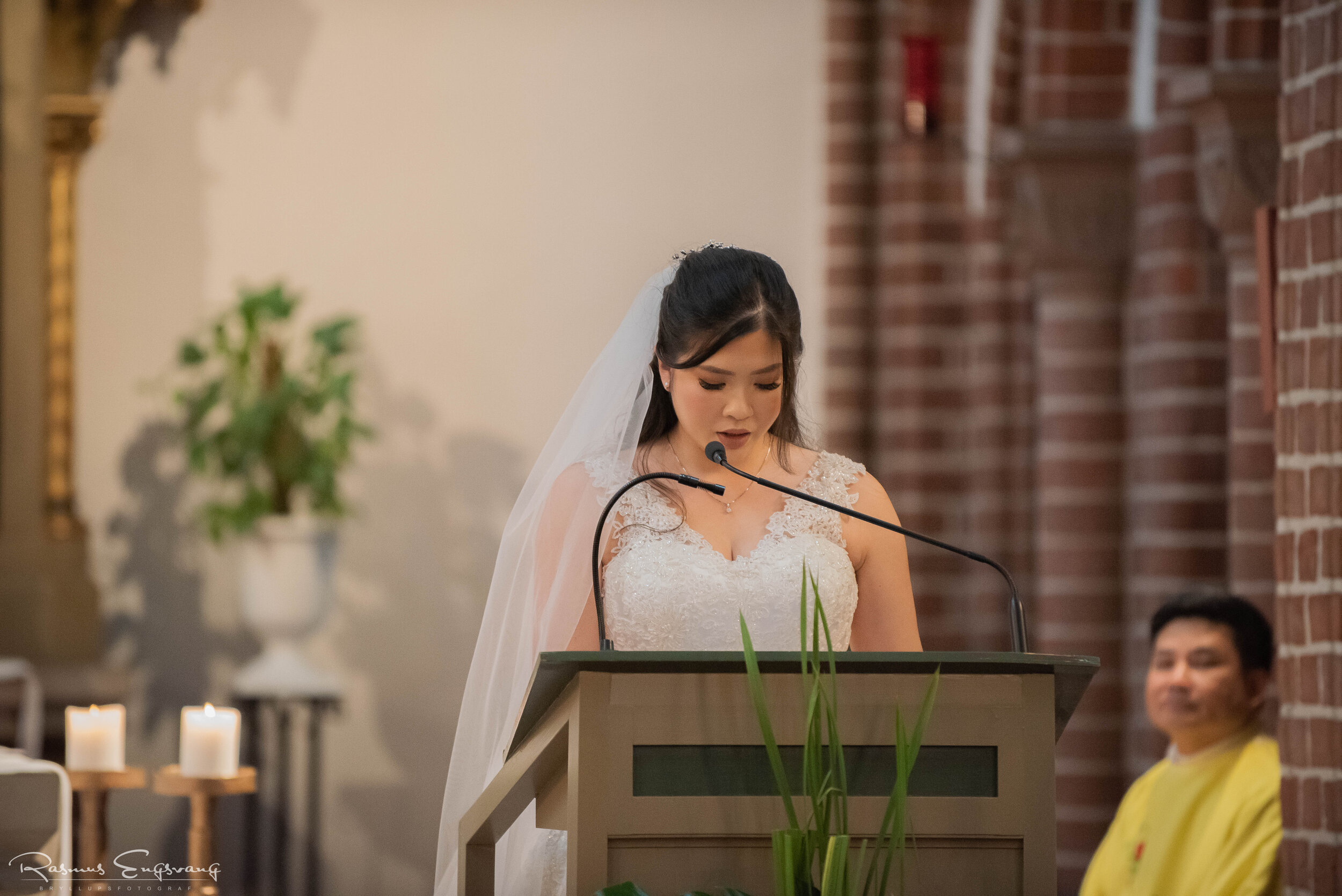 Odense_Bryllupsfotograf_Katolsk_Bryllup_Vielse_Sankt_Albani_Kirke-320.jpg