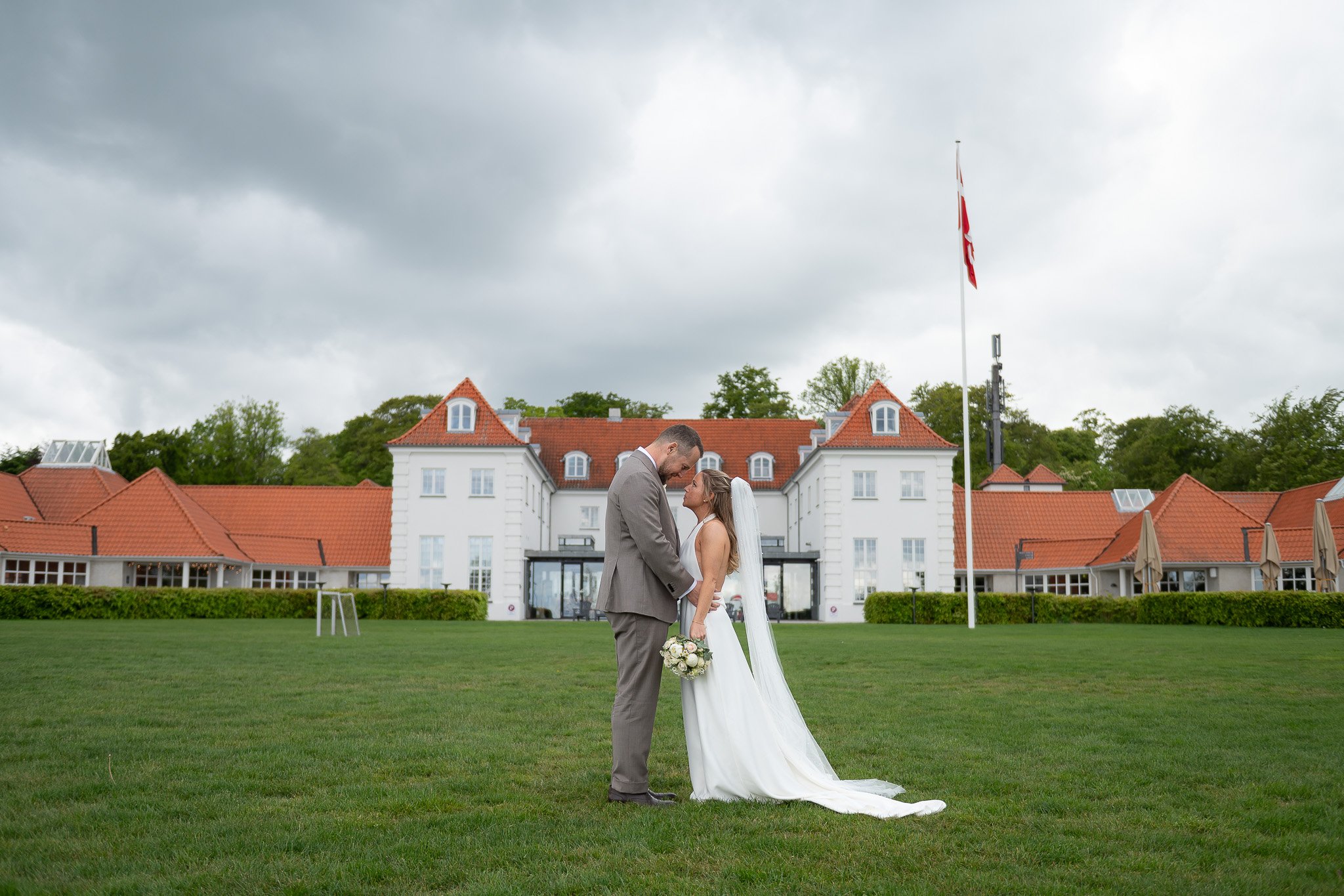 Bryllup på Rungstedgaard og i Annise Kirke – Lykke &amp; Morten