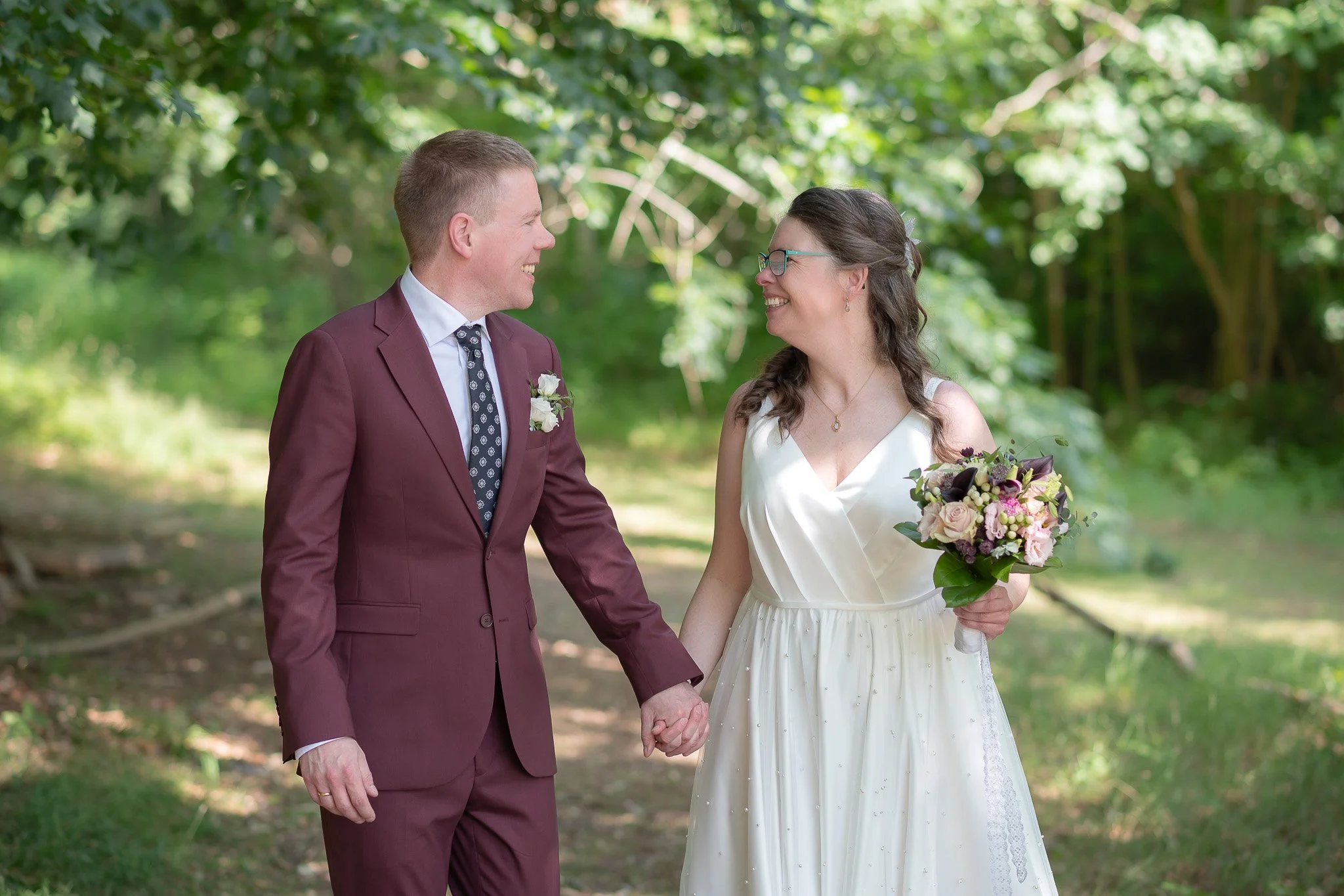 Camila &amp; Rolf – bryllup i Tveje Merløse Kirke på årets varmeste dag