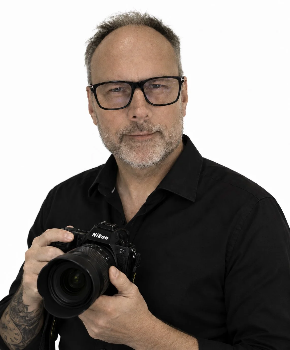 Fotograf Rasmus Engsvang med sit kamera