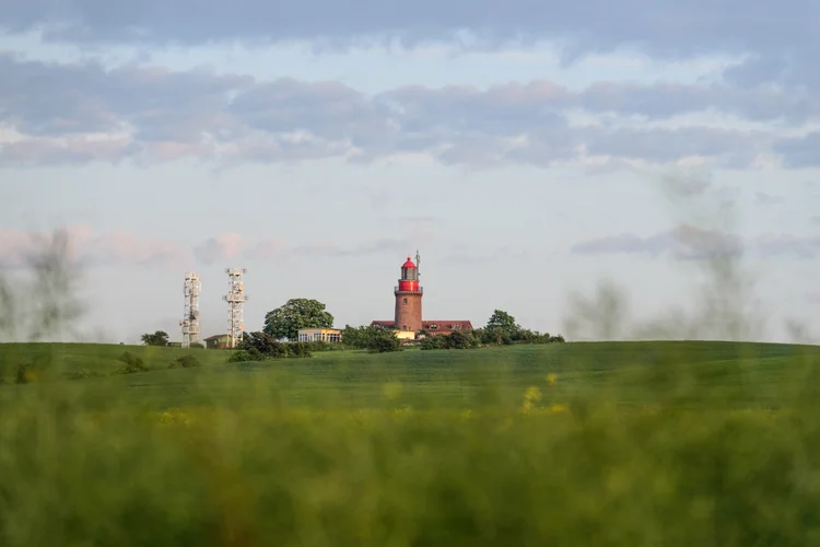 Blick auf den Bastorfer Leuchtturm