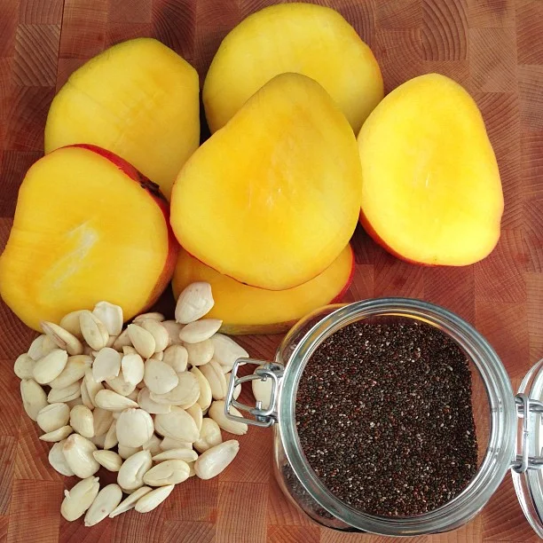 Super-Easy Mango-Almond Smoothie