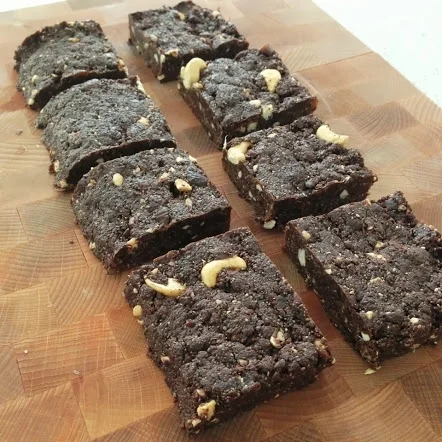 Cacao-Cashew-Chia Raw Power Bars