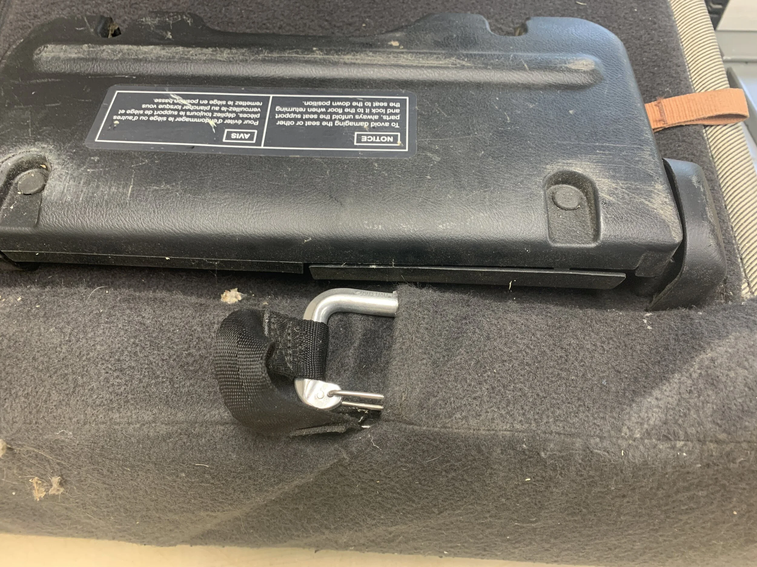 Rear seat removal/install and carabiners (clips) pockets