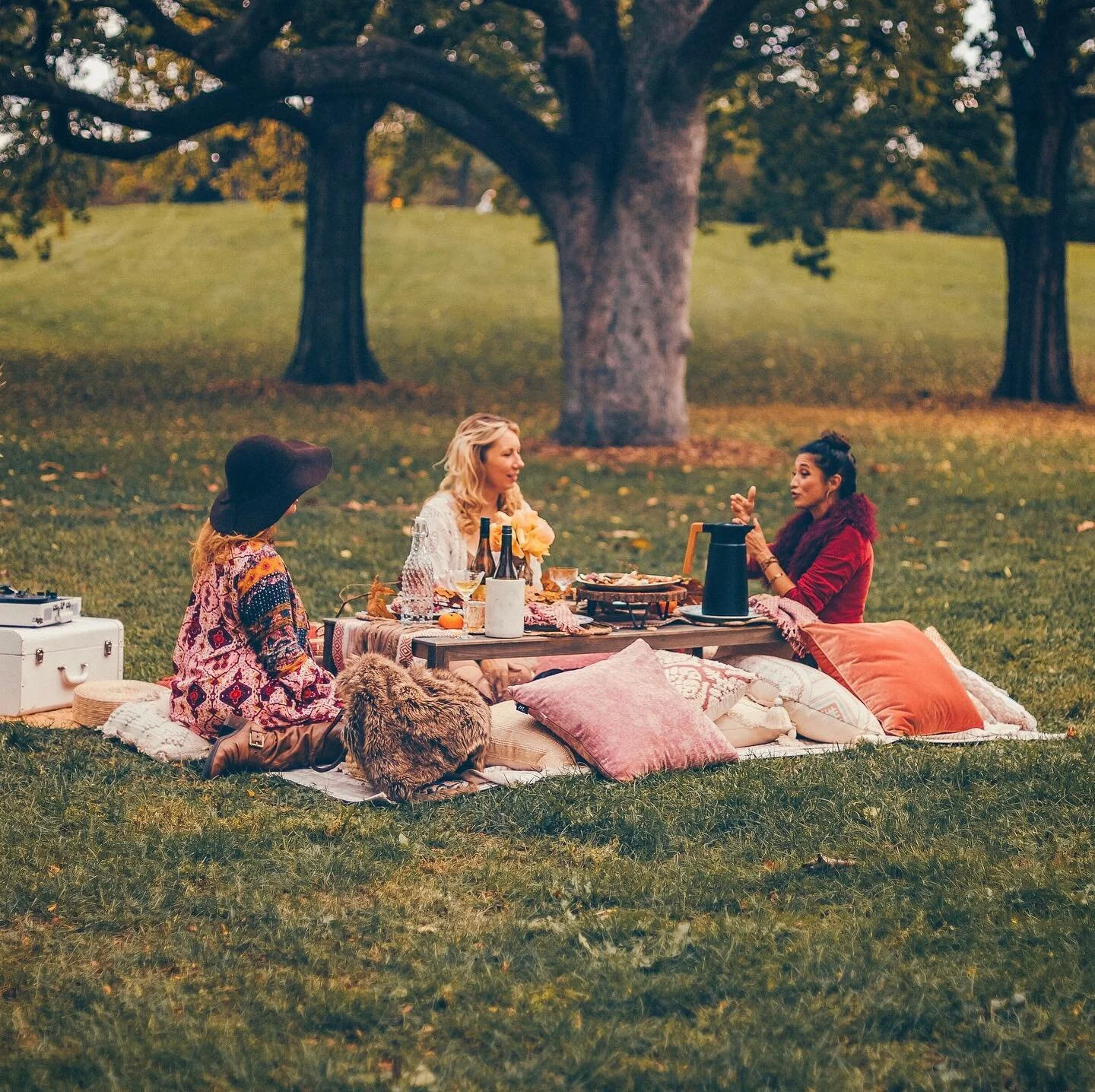 We look like an impressionist painting b&rsquo;c celebrating together feels like one. 

A meal. A table. My very best friends in the world. These are all standard parts of my life, and yet, brought out under the autumnal trees and the great big Minne