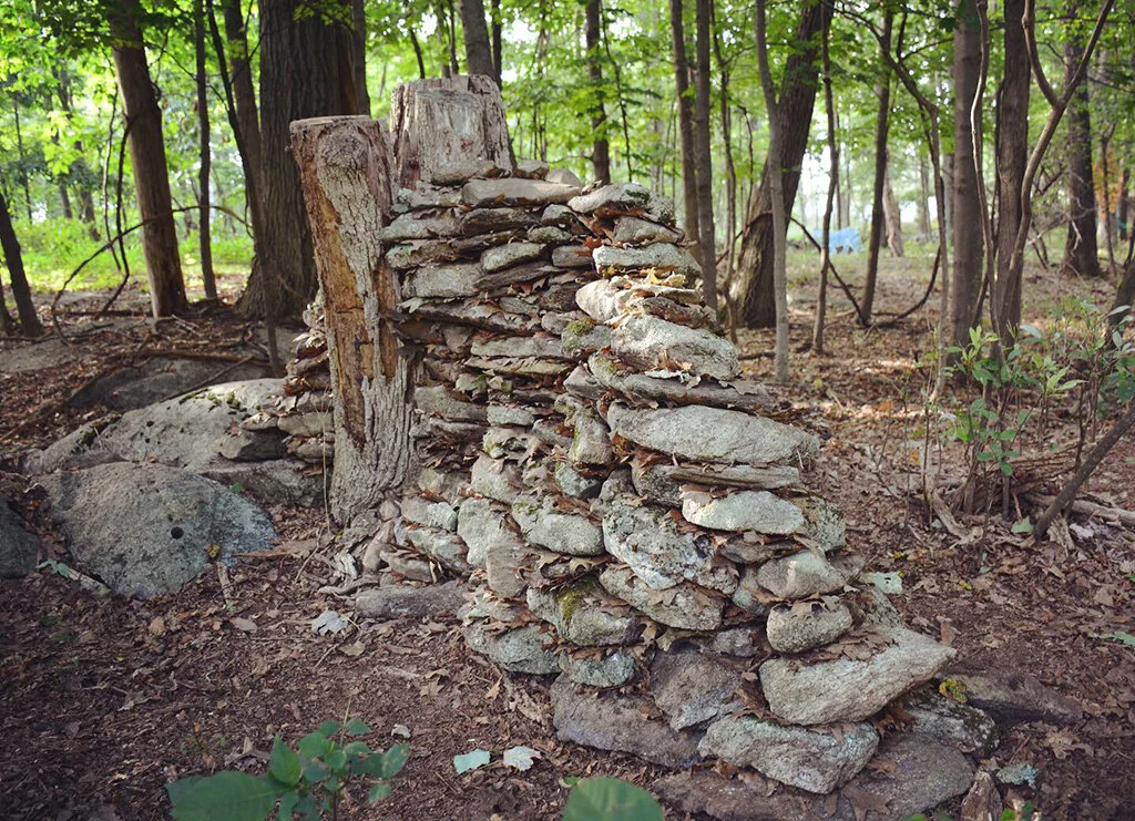 in the space ofGranite schist, clouds, ridge, breath.Hand-carved rocks of the same mineral composition as the distant ridges were embedded in the Hudson Highlands, Garrison. NY in view of a distant ridge.Text by the artist:How far the cloudsmove alo…