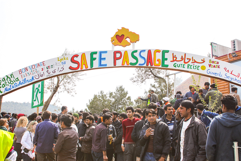 Pakistani refugees being told of the police presence and their options amidst the EU-Turkey Deal. 