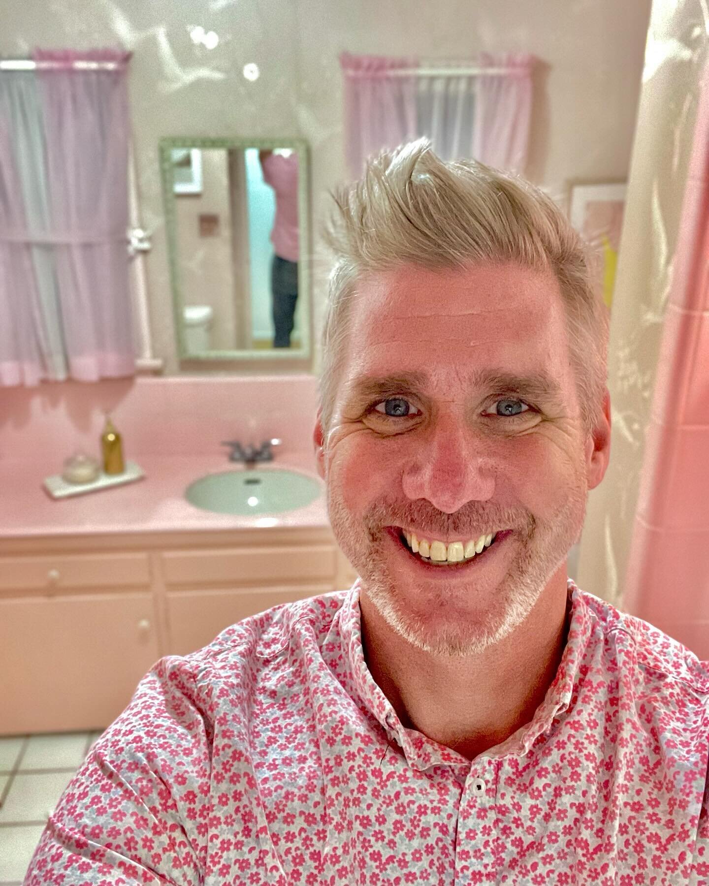 Ever dream of having your own Barbie Bathroom? At 3720 Reklaw in Studio city, your dreams become reality.  Contact me for more information. #barbie #barbieworld #barbiedreamhouse #listingagent #dadlife #topherkeeferrealtor #thenellteam #listing #call