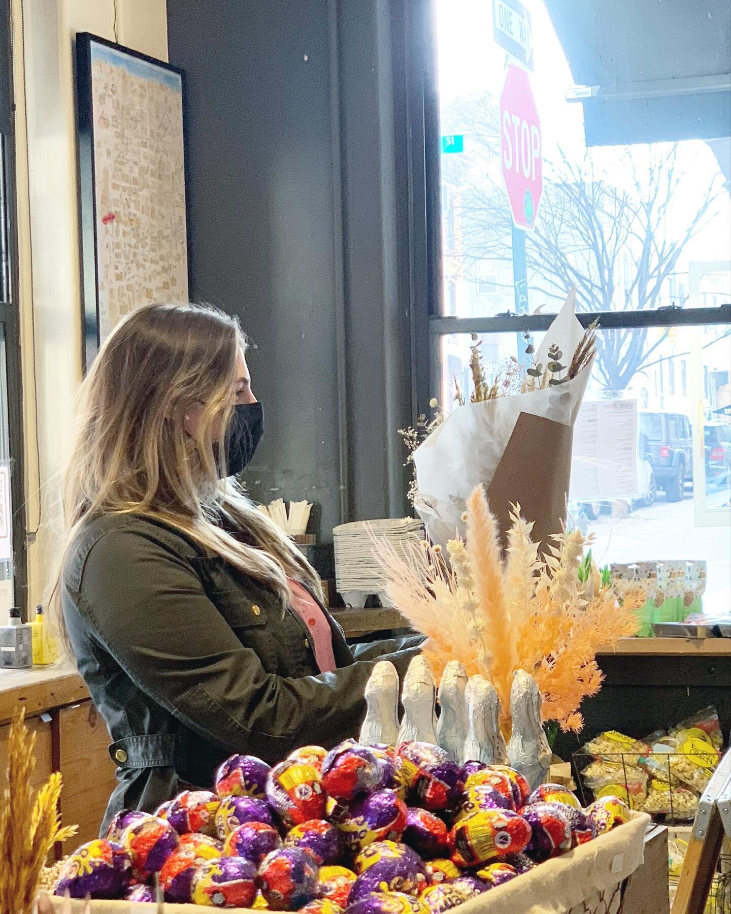 Sheer joy! - Moments after @seefielden drops off her weekly whimsical arrangements, we&rsquo;re all surprised and delighted by the beauty withheld in each little dried bloom. 
Thanks @bizcozine for letting us capture this moment with you!