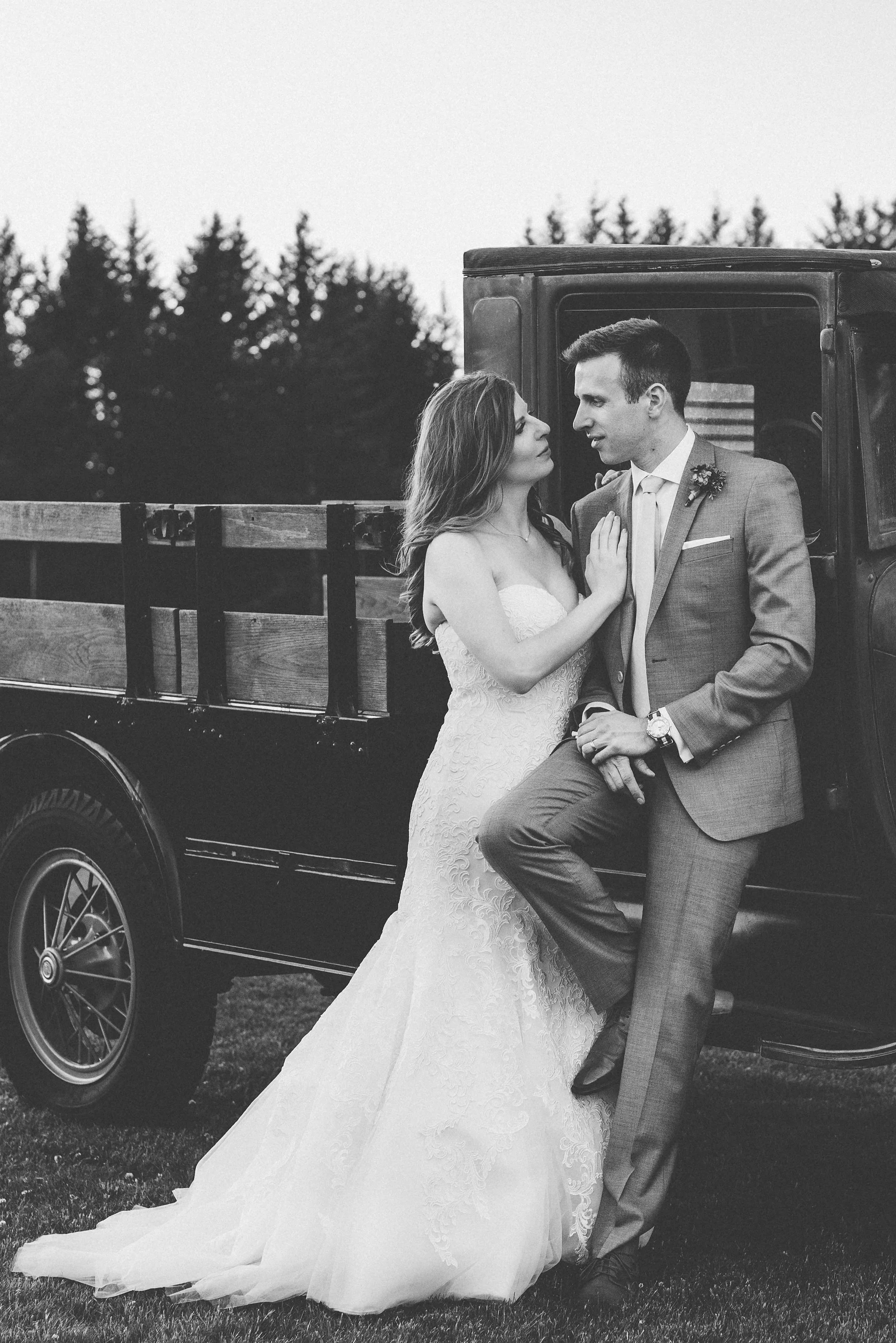 Matt&NicoleFlower(872of978).jpg