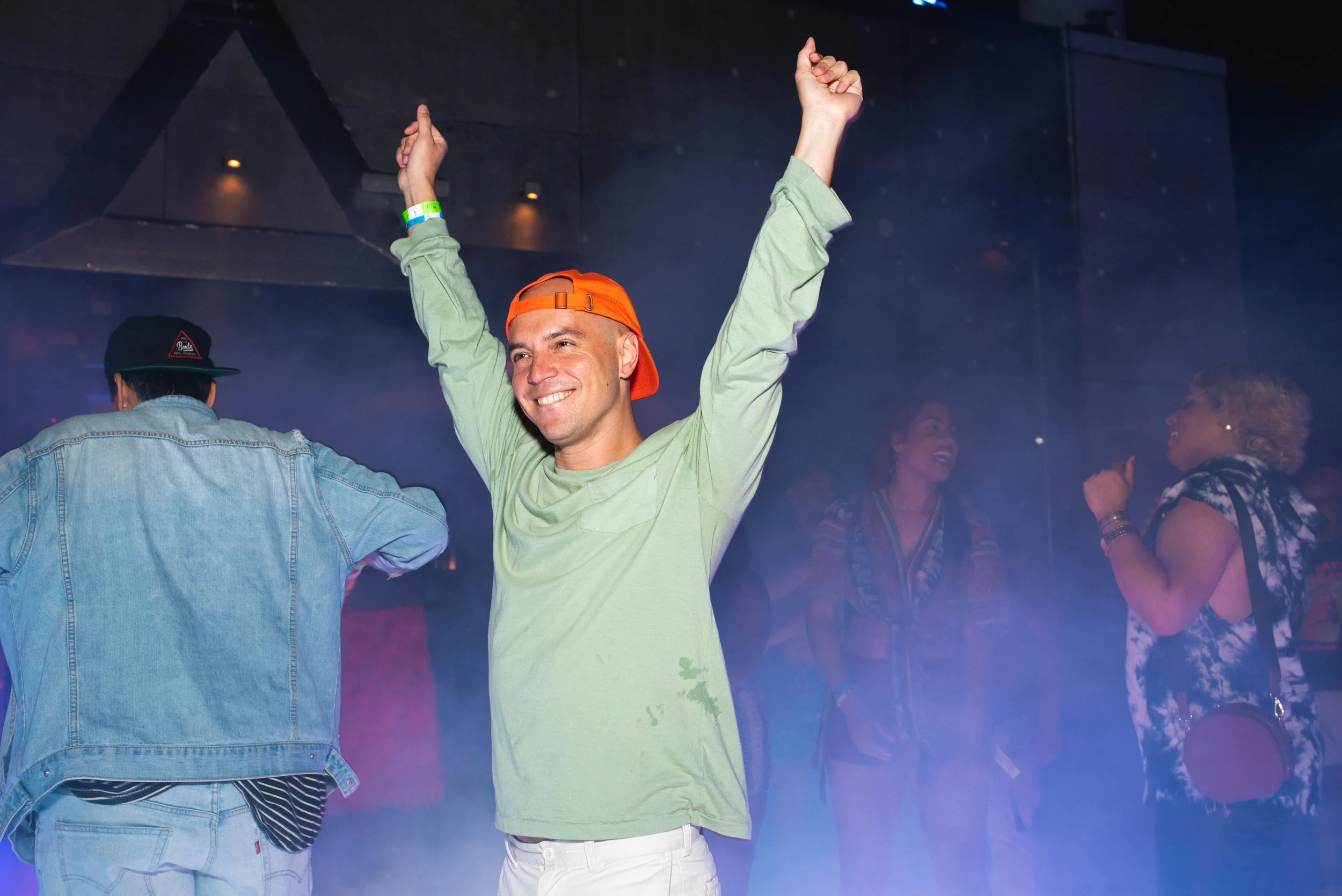NEON(4of207).jpg