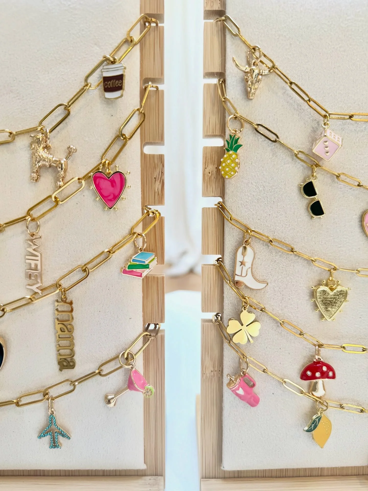 feeling CHARMing 🩷🎲☕️📚🍸🕶️🍀🍋🎀

premade CHARM necklaces NOW in GC ✨