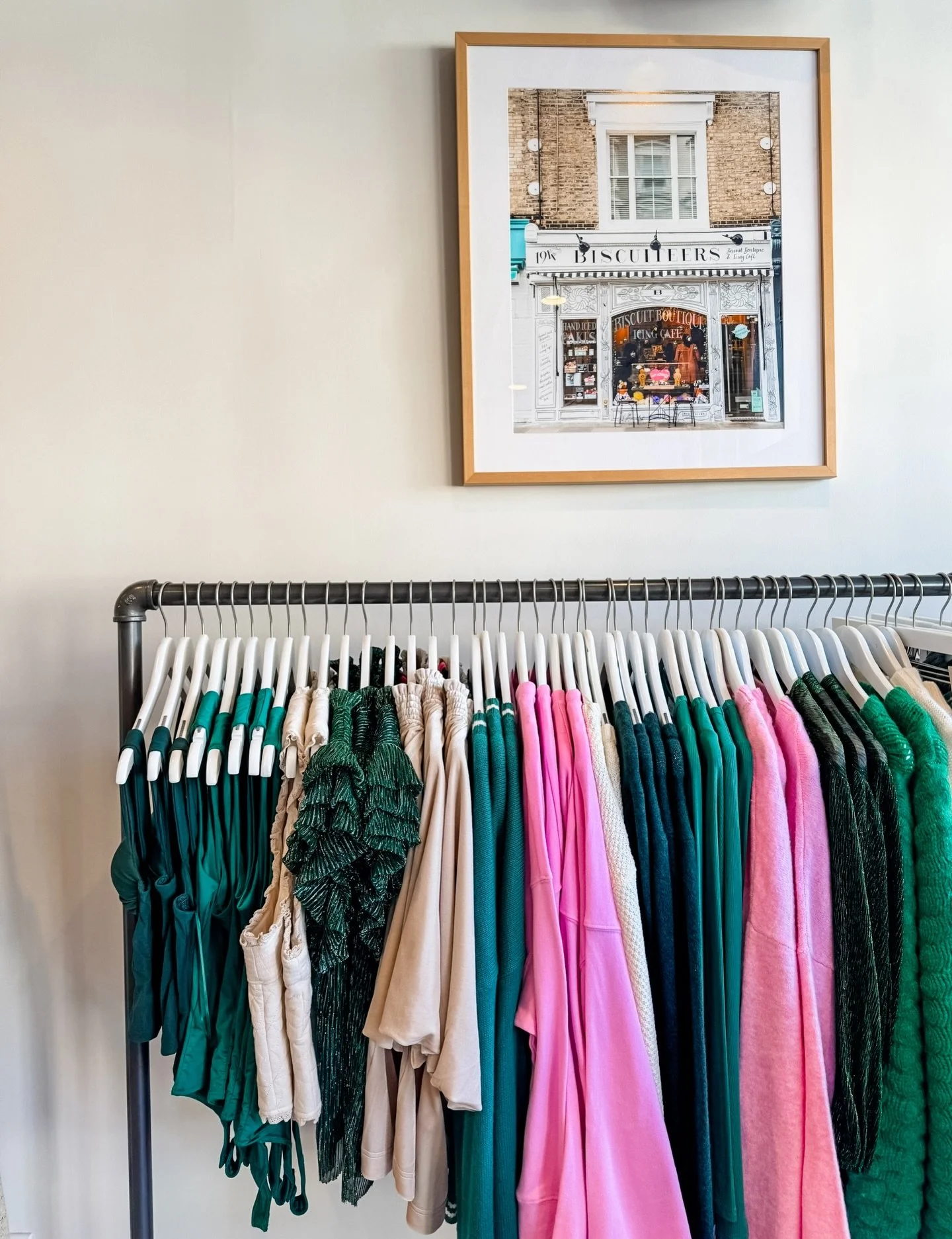 SIX shopping days left 🎀✨