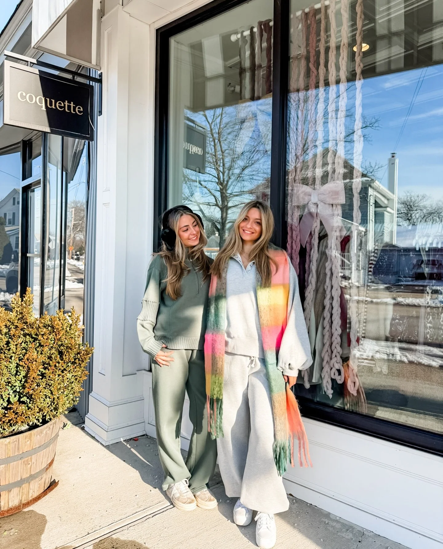 FIVE shopping days left 🎀✨