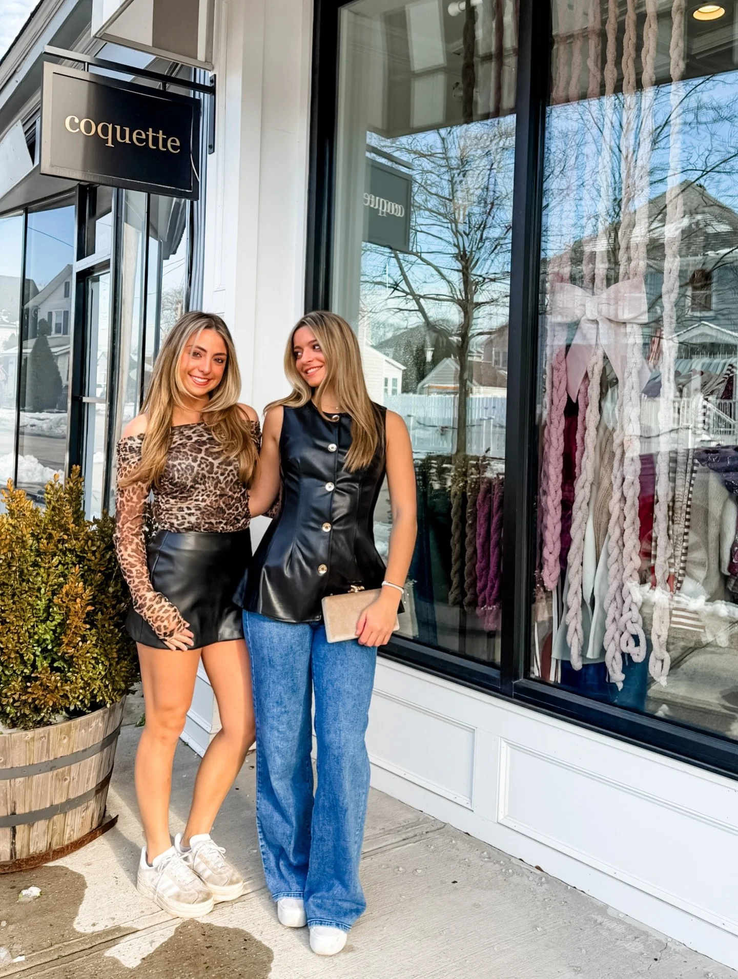 LAST DAY 🎀✨

OPEN 10-4 today in BOTH SHOPS 🎄🎄