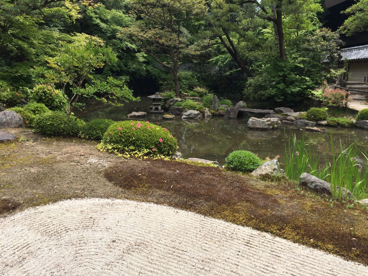 Chion-in Hojoen Pond