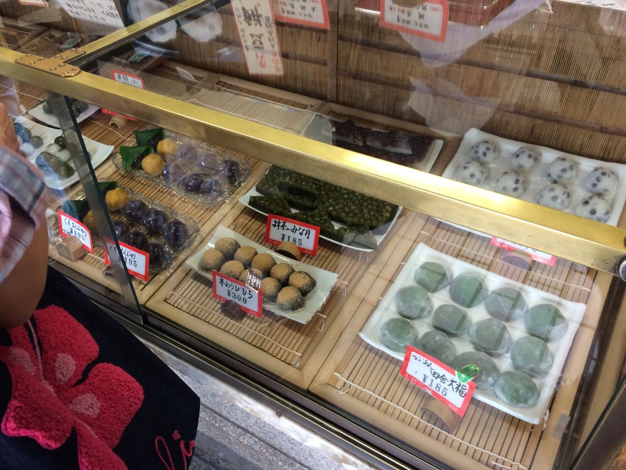 The goods! Mamemochi at top-right.
