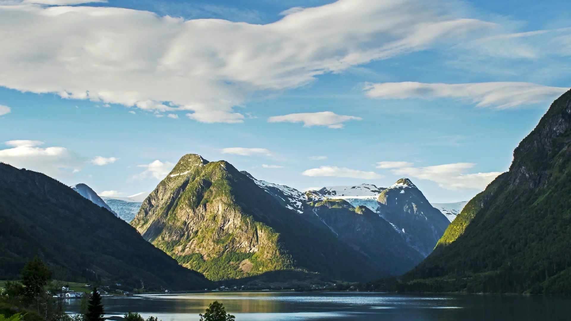 Arms of the glacier visible from the hotel a.jpg