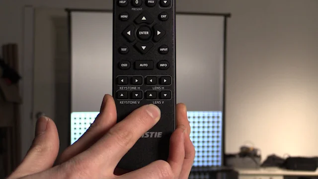 remote - lens shift_1.jpg
