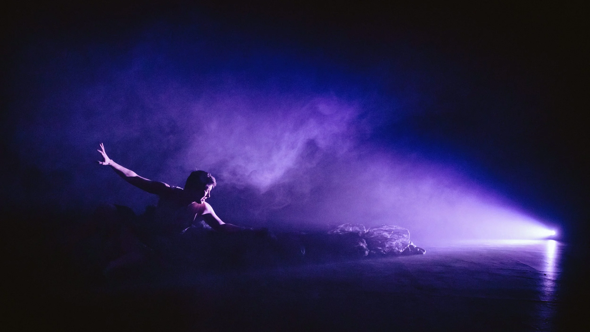 Frontier-Eric_Pic_Falling.jpg
