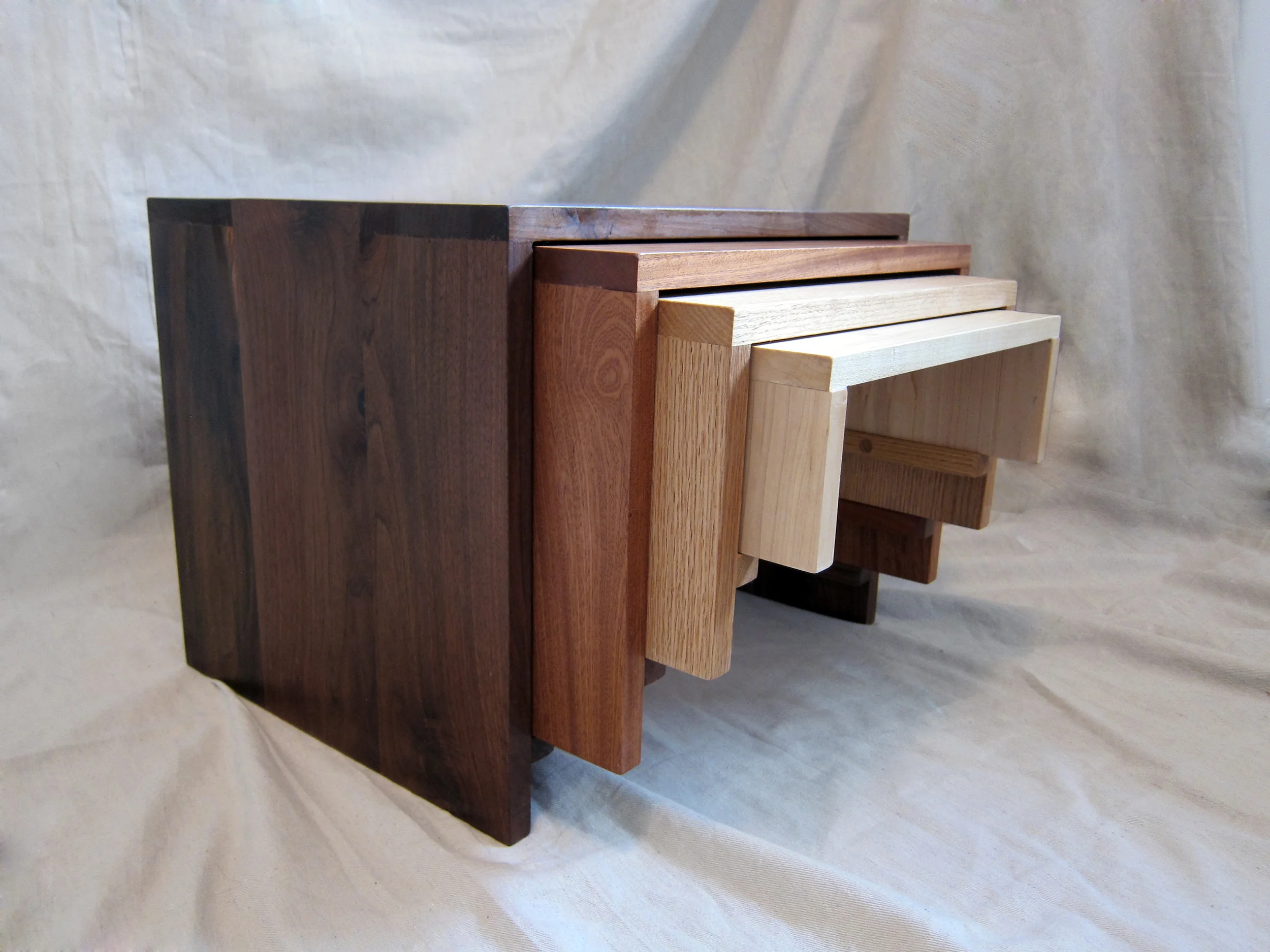 Rhine-Artisan-nesting-table03.jpg