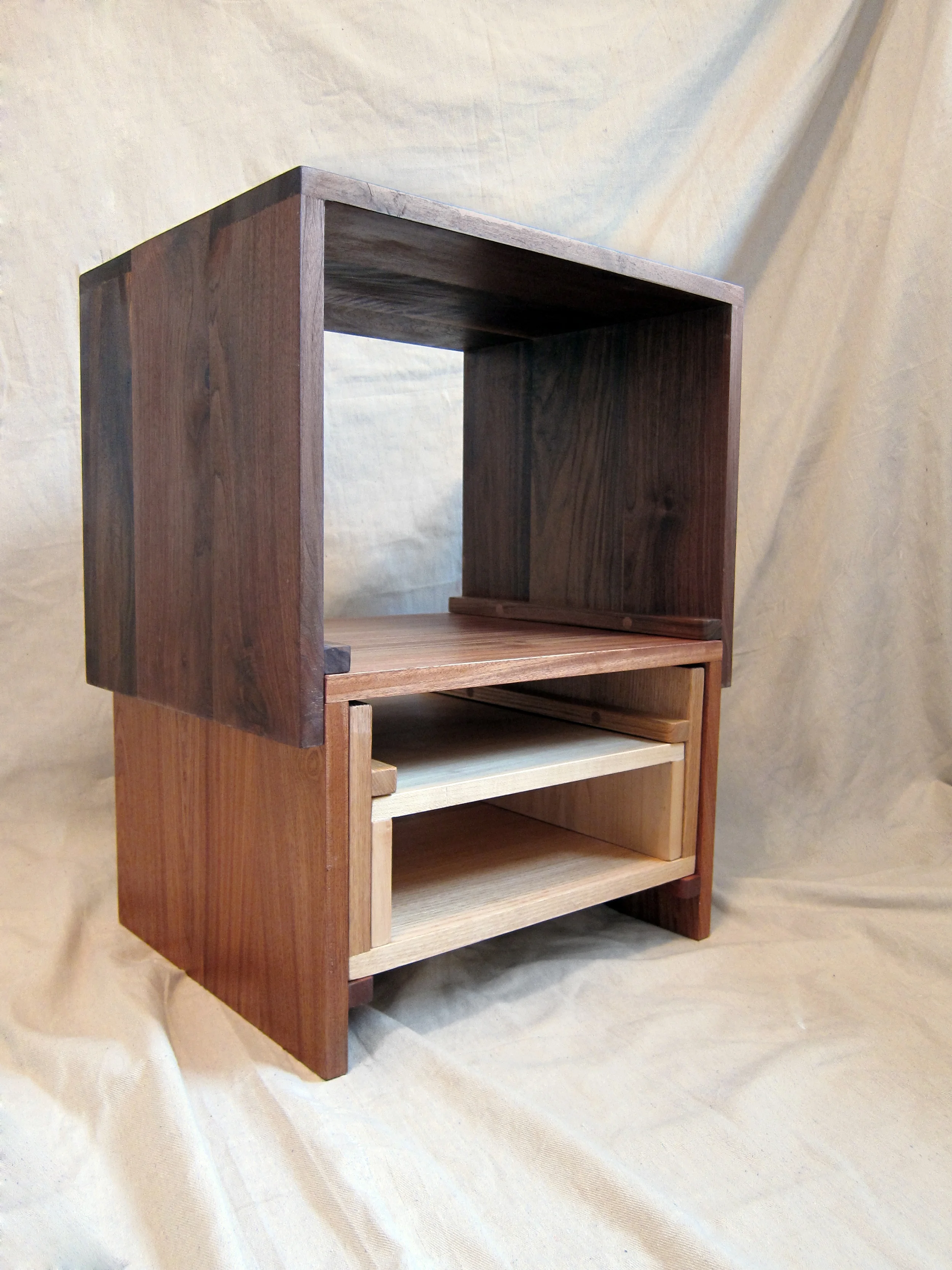 Rhine-Artisan-nesting-table01.jpg