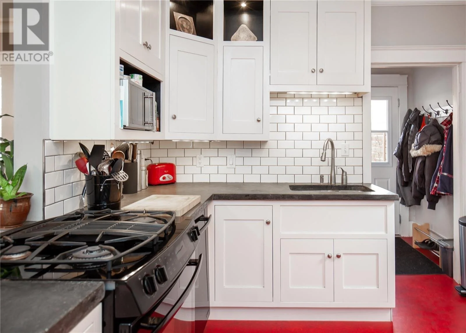 Rhine Artisans--white-shaker-kitchen_1857.JPG