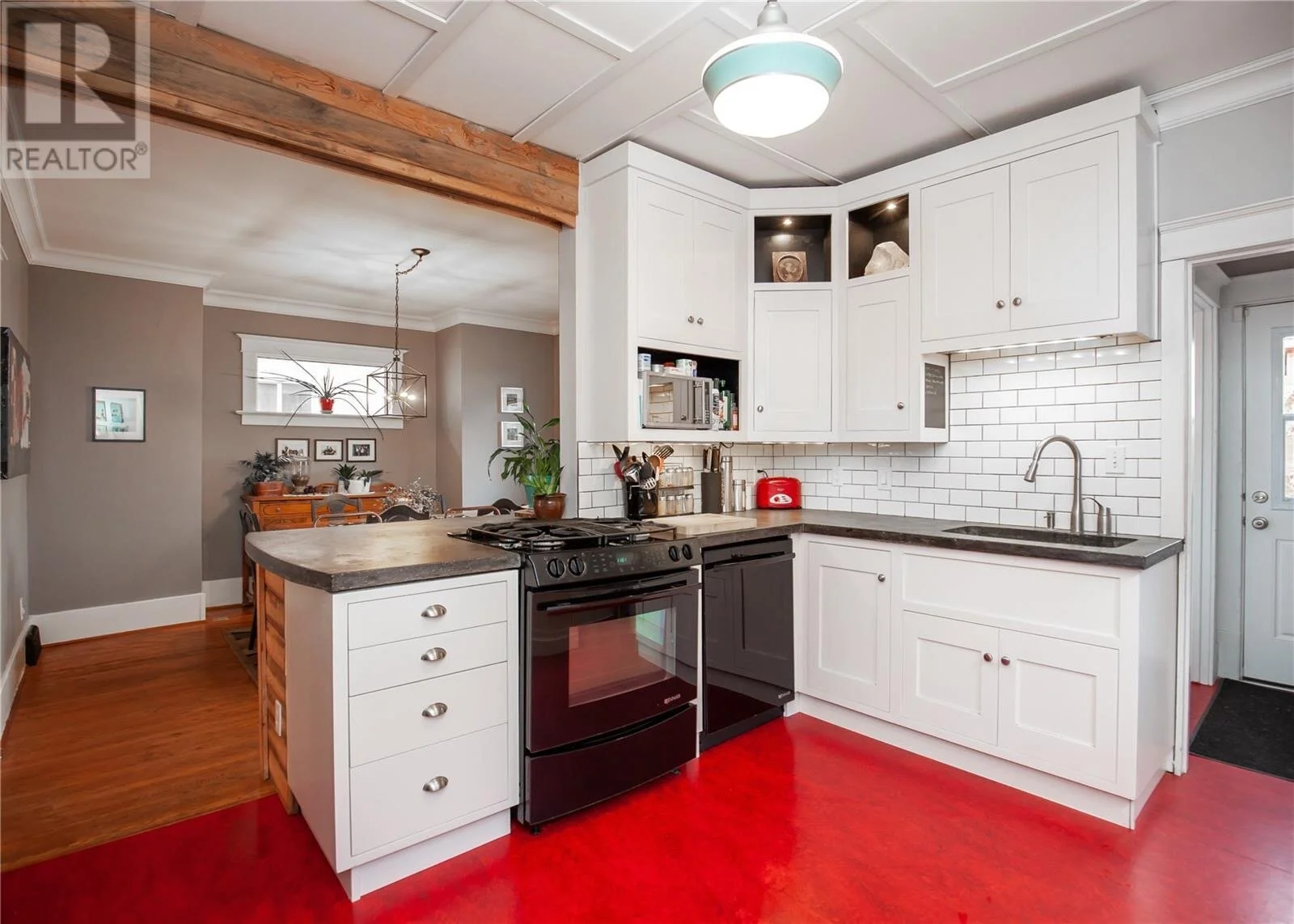 Rhine Artisans--white-shaker-kitchen_1856.JPG