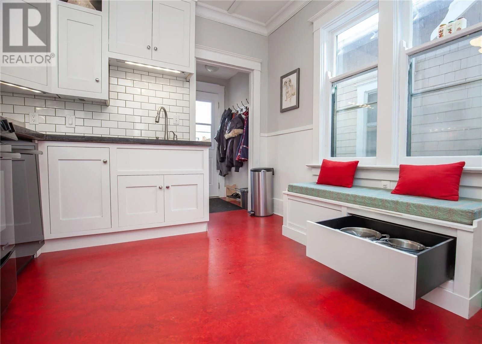 Rhine Artisans--white-shaker-kitchen_1858.JPG