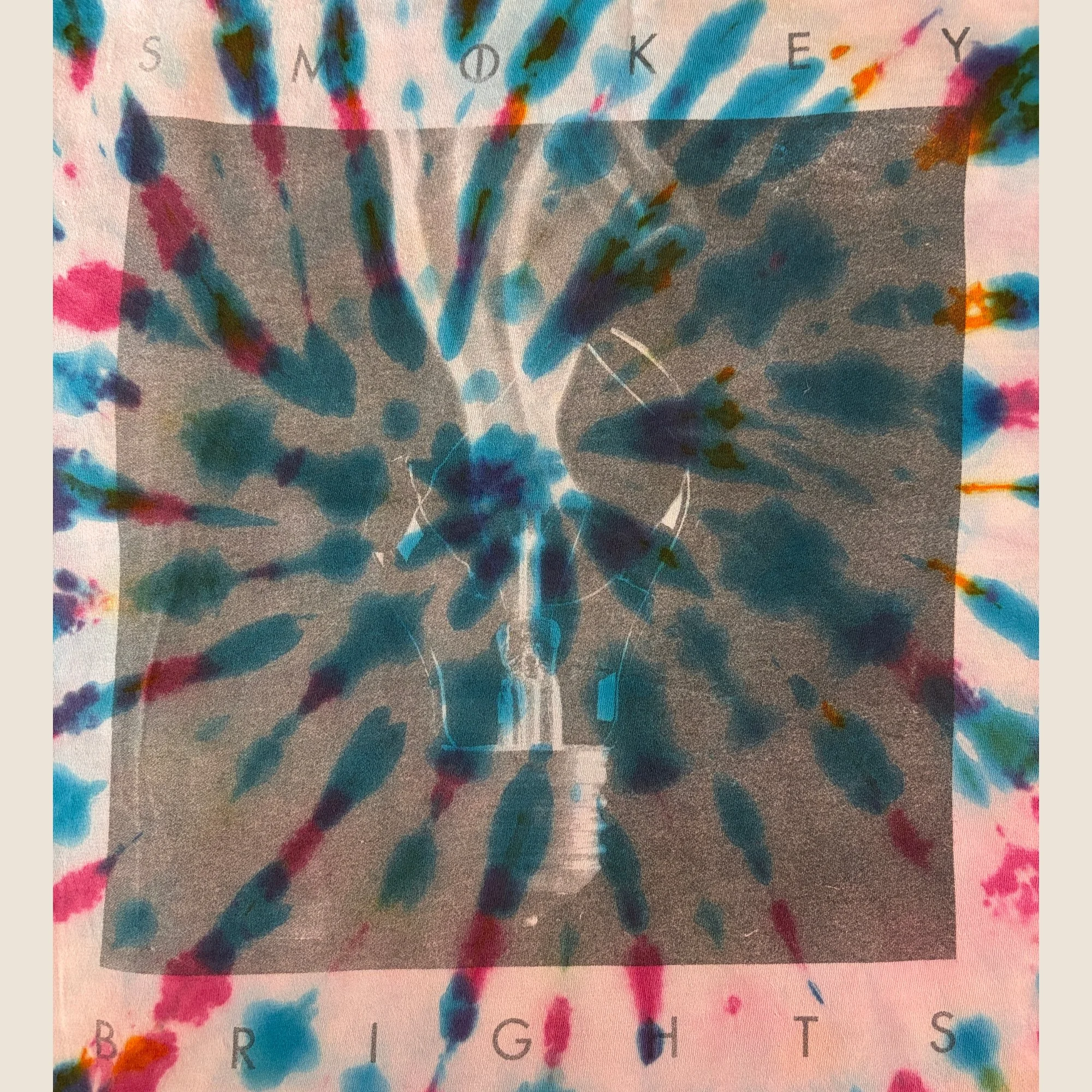 M Magenta Blue Close.jpg