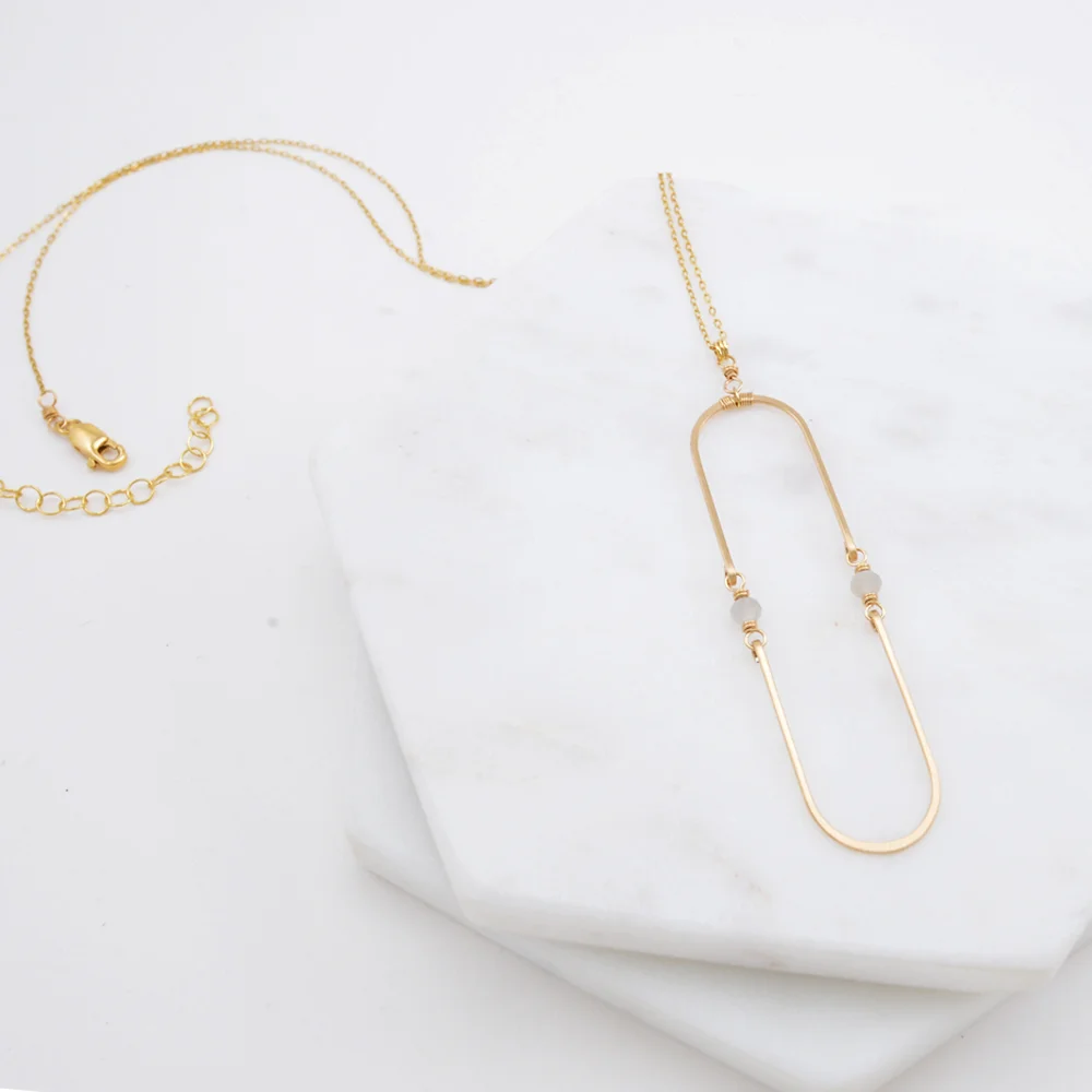 minimalhammeredgoldnecklace3.jpg