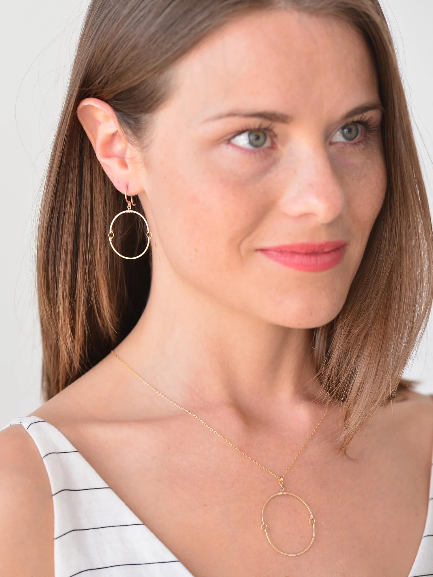 circlenecklace-earrings-brooke3.jpg