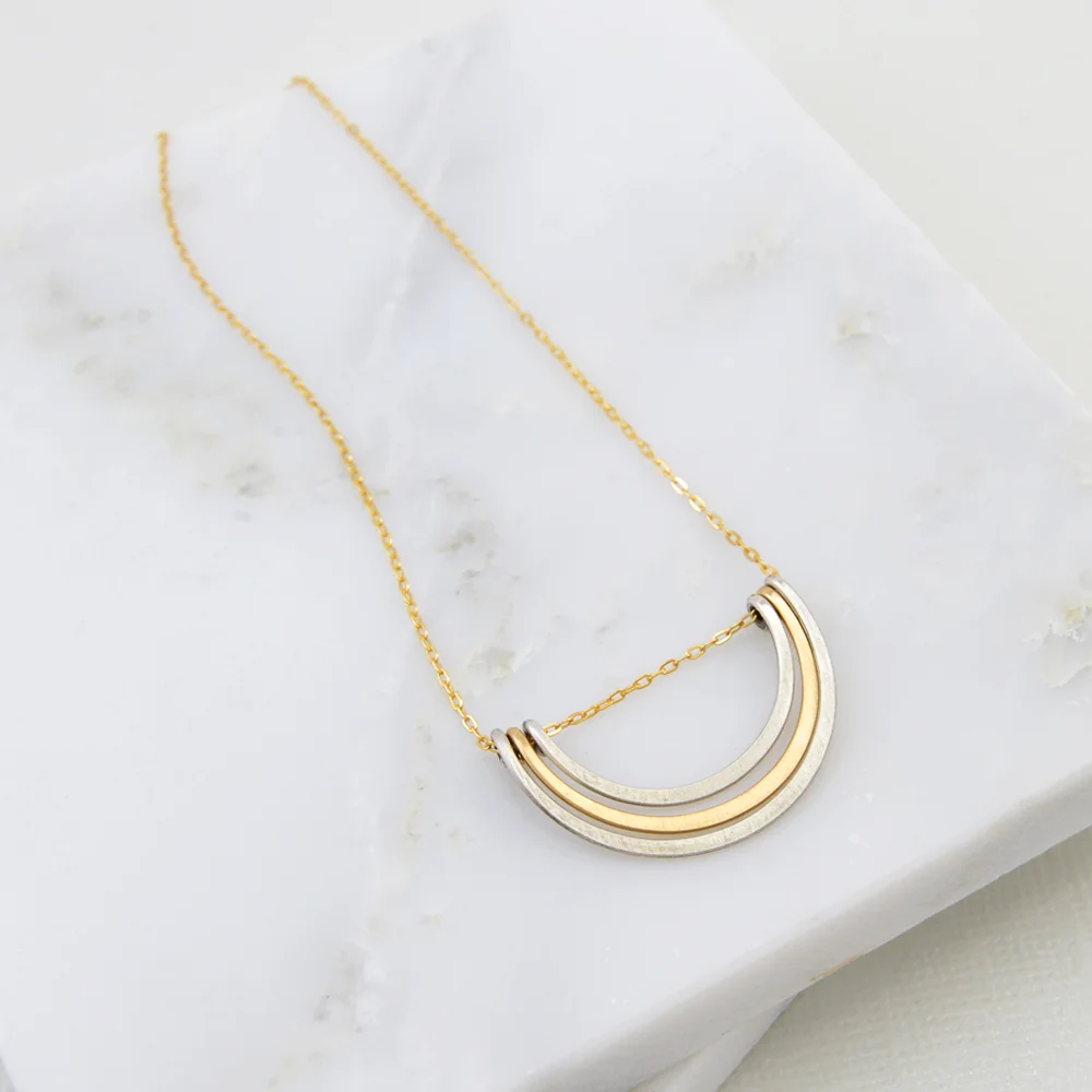 minimalcurvenecklace2.jpg