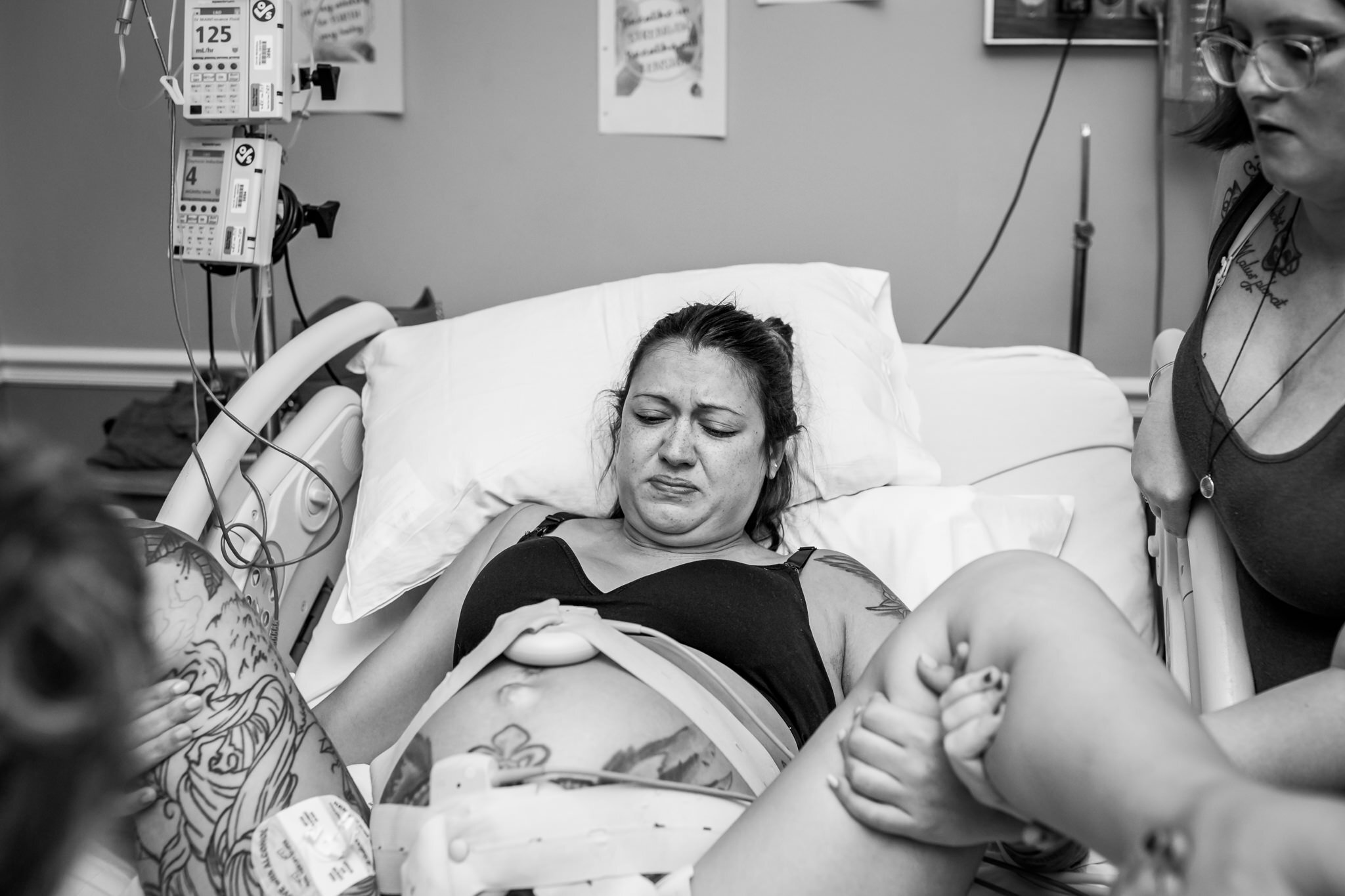 mom pushes through contraction with doula hospital birth