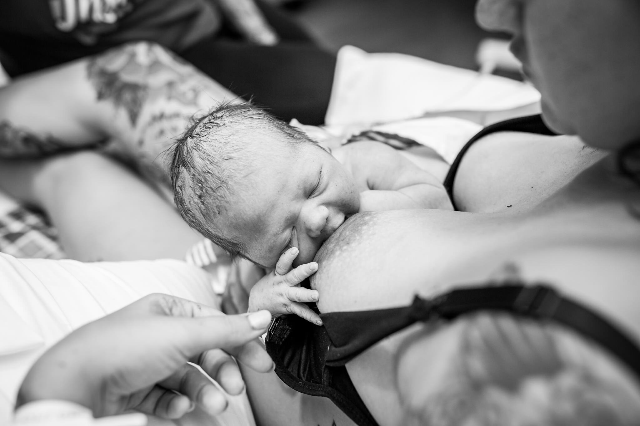 newborn nursing for first time after hospital birth