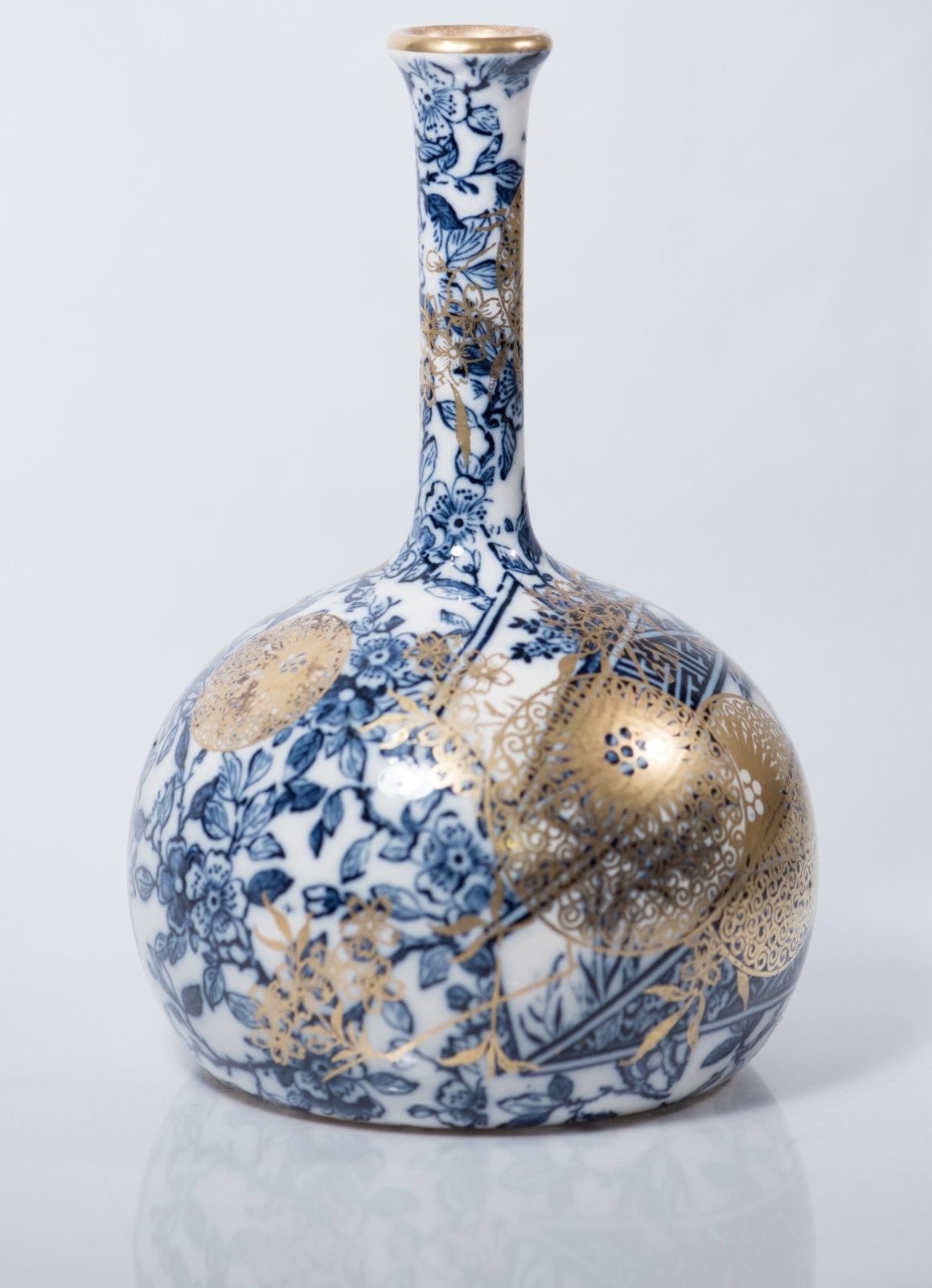 Doulton's Nipon Aesthetic Movement Vase 19th cent.