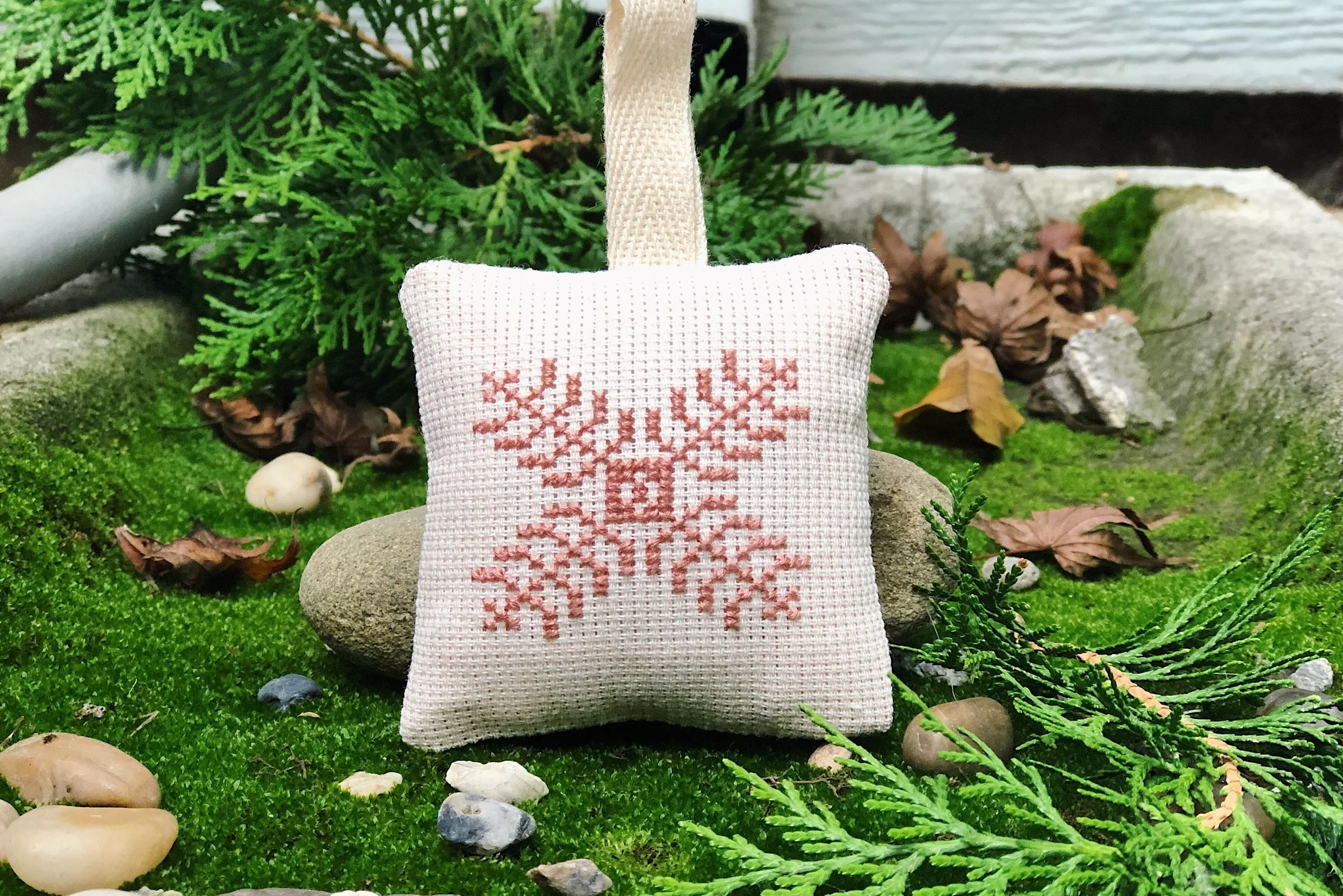 CROSS STITCH ORNAMENT 