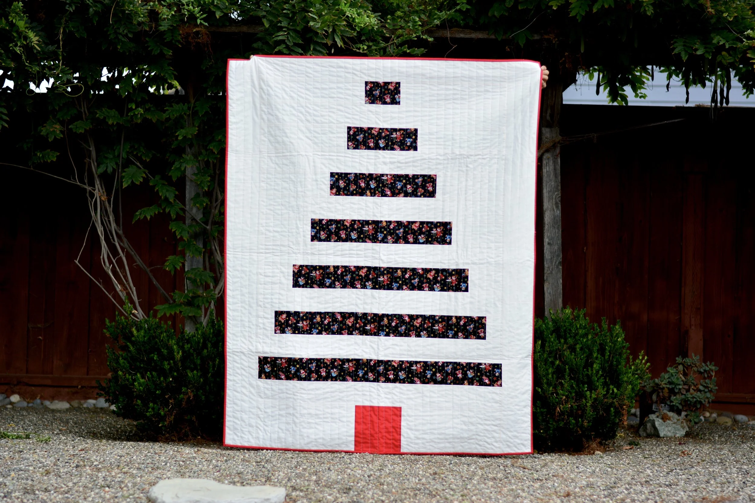 MODERN CHRISTMAS TREE QUILT 