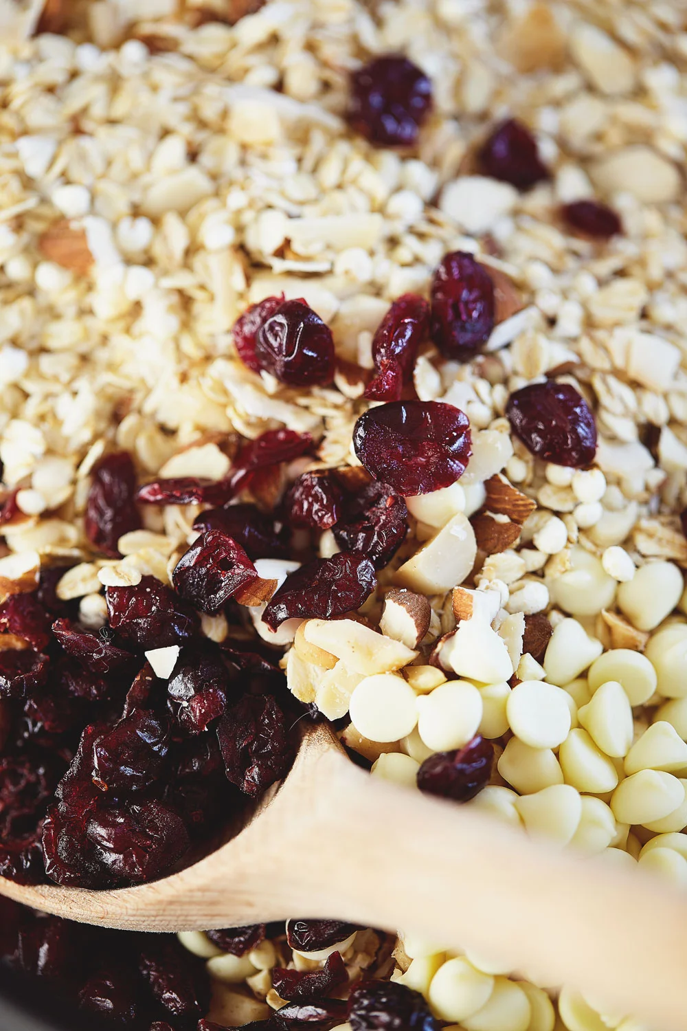 White Chocolate Macadamia Nut Granola Bars // Natural Girl Modern World // Gluten Free