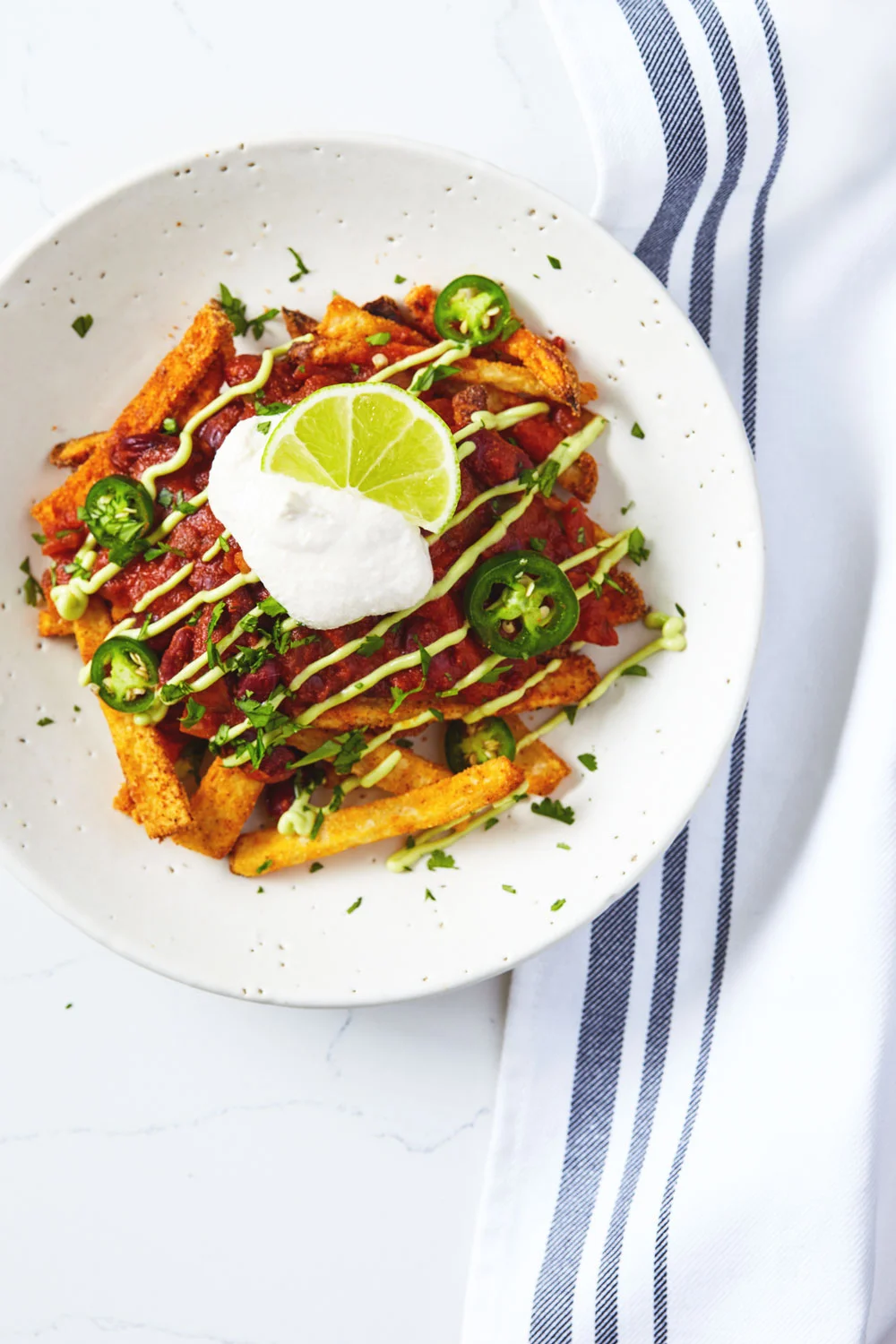 Vegan Chili Fries with Avocado Cream // Natural Girl Modern World // Vegan & Gluten Free
