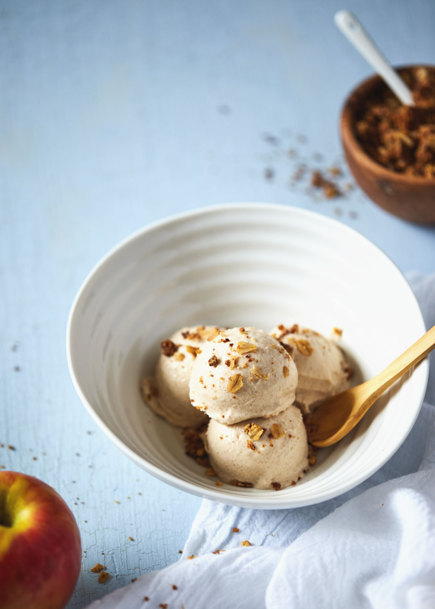 Apple Pie Ice Cream with Cinnamon Oat Crumble // Natural Girl Modern World // Vegan & Gluten Free