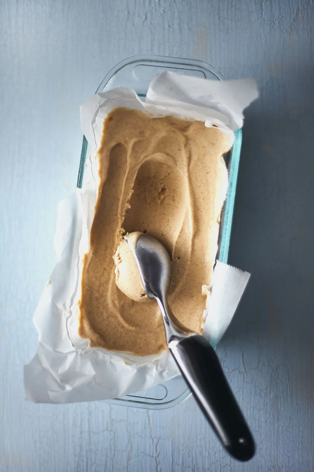 Apple Pie Ice Cream with Cinnamon Oat Crumble // Natural Girl Modern World // Vegan & Gluten Free